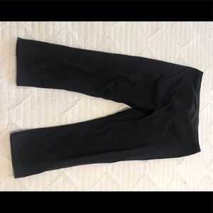 Lucy Black Capri leggings